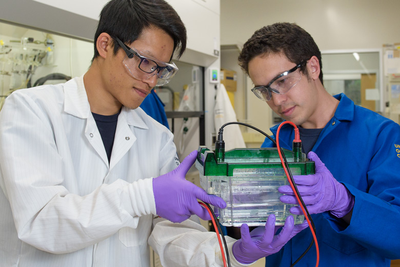 Cheng-ting Tsai and Peter Robinson with apparatus to analyze DNA-tagged biomarker / L.A. Cicero