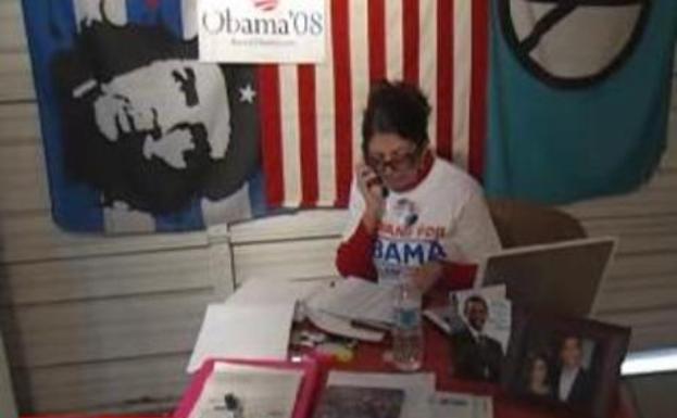 Obama Che flag in campaign office