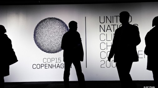 Participants are seen at main meeting venue of COP-15 Climate Summit, Copenhagen, Dec. 8, 2009. [AP]