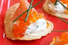 Potato wafers with smoked salmon