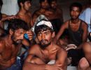 Des migrants après avoir touché terre dans la province d’Aceh