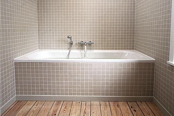 No More Caulking: Use Grout Around Your Bathtub