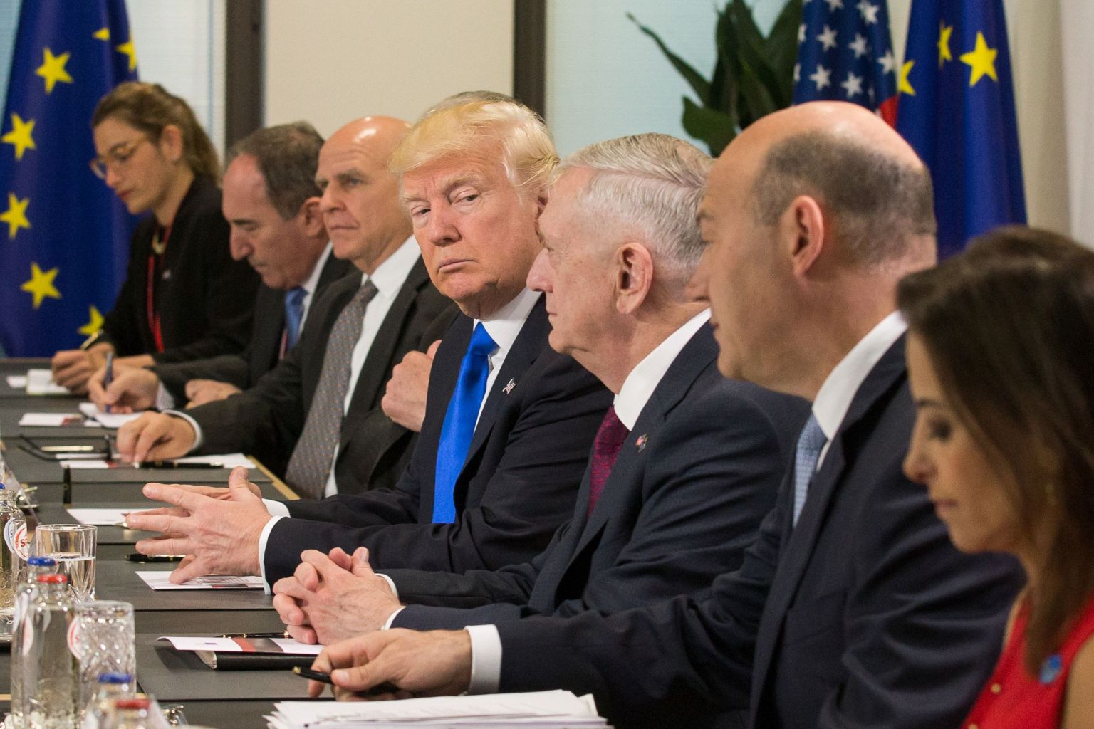 US President Donald Trump (C) and US defence minister, James Mattis (3R) meets with officials during a meeting at the European Union Headquarters during a NATO meeting in Brussels on May 25, 2017. 

 / AFP PHOTO / POOL / STEPHANIE LECOCQ        (Photo credit should read STEPHANIE LECOCQ/AFP/Getty Images)