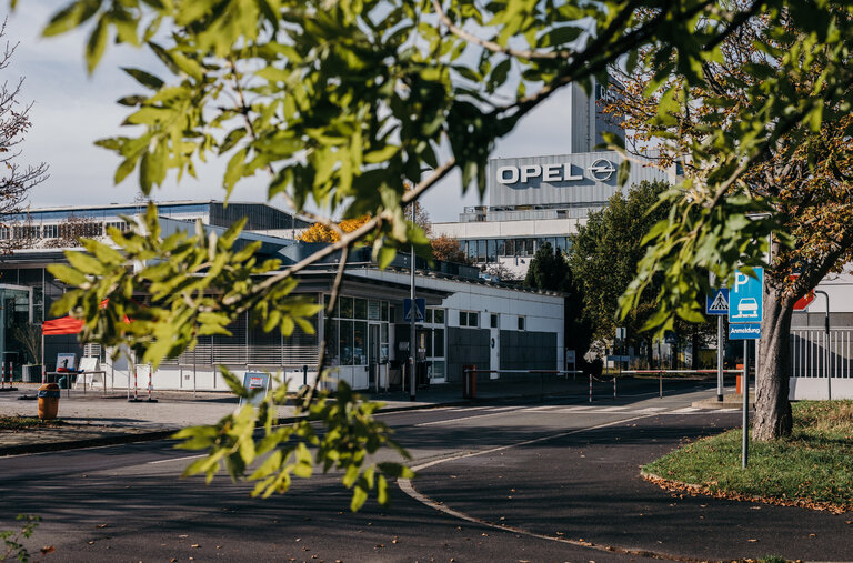 La fábrica de Opel en Eisenach, Alemania, ha interrumpido la producción y no tiene previsto reanudarla hasta el próximo año.