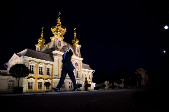 President Barack Obama waves as he walks to the dinner with other G-20 leaders at Peterhof Palace