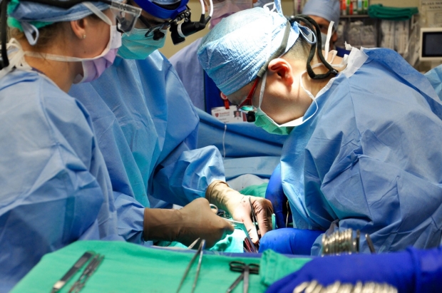 surgeons in OR