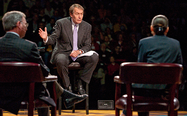 Moderator Charlie Rose questioned the panel at the Roundtable at Stanford, a discussion of the current economic crisis.