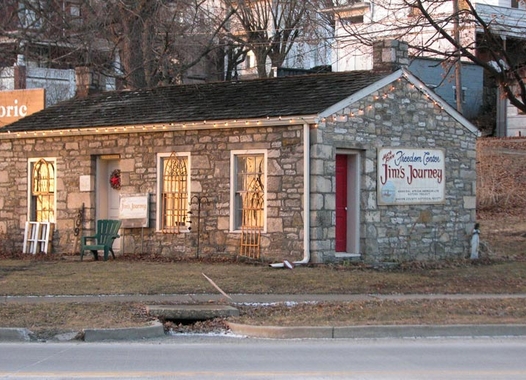 Photo of The Welshman&#039;s House, a building in Hannibal, Missouri that houses The Huck Finn Freedom Center