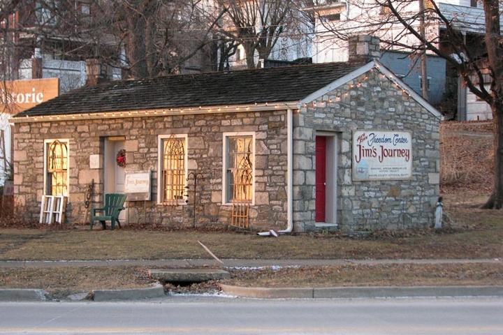 Photo of The Welshman&#039;s House, a building in Hannibal, Missouri that houses The Huck Finn Freedom Center