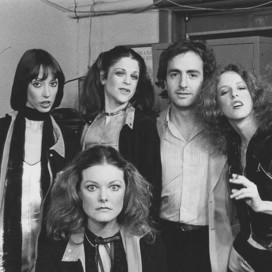 Shelley Duvall, Jane Curtin, Gilda Radner, producer Lorne Michaels, and Laraine Newman. Courtesy of Edie Baskin.