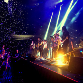 Switchfoot performs on-stage alongside Need2Breathe. (ALINA ABIDI, The Stanford Daily)