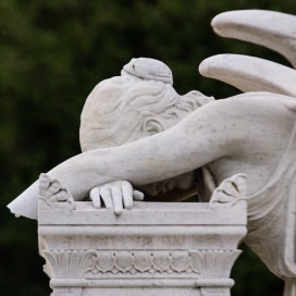 The vandalized Angel of Grief statue is missing its left forearm. (SAM GIRVIN/The Stanford Daily)