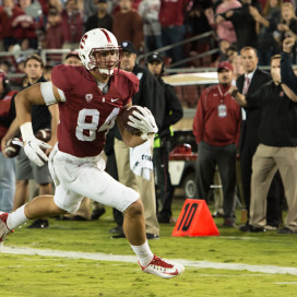 Junior tight end Austin Hooper (above) leads the Cardinal with 4 receiving touchdowns this season.  Hooper’s season record also boasts 18 receptions and 277 receiving yards for an average of 39.6 yards per game. (DAVID BERNAL/isiphotos.com)