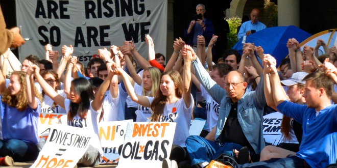 Fossil fuel divestment sit-in ends with rally, Hennessy meeting