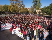 Stanford students gather in White Plaza in "#InSolidarityWithMizzou" event. Source: Tamer Shabani