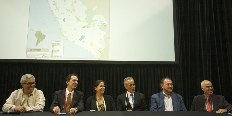 Courtesy of Phil Freeman/WWF-Australia - The Peruvian government and key partners sign a Memorandum of Understanding that aims to ensure the viability of 76 protected areas (20 million hectares) in the Peruvian Amazon
