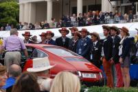 StanfordstudentsdeliverRevsawardat2013PebbleBeachConcoursd'Elegance