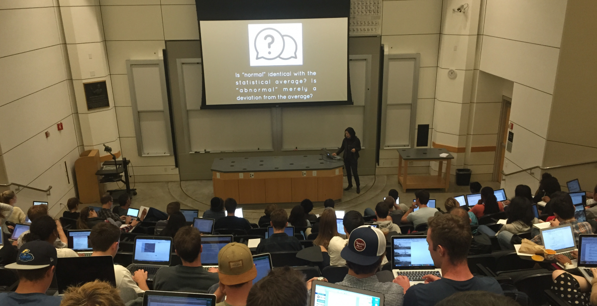 Students sitting in a STS intro lecture 