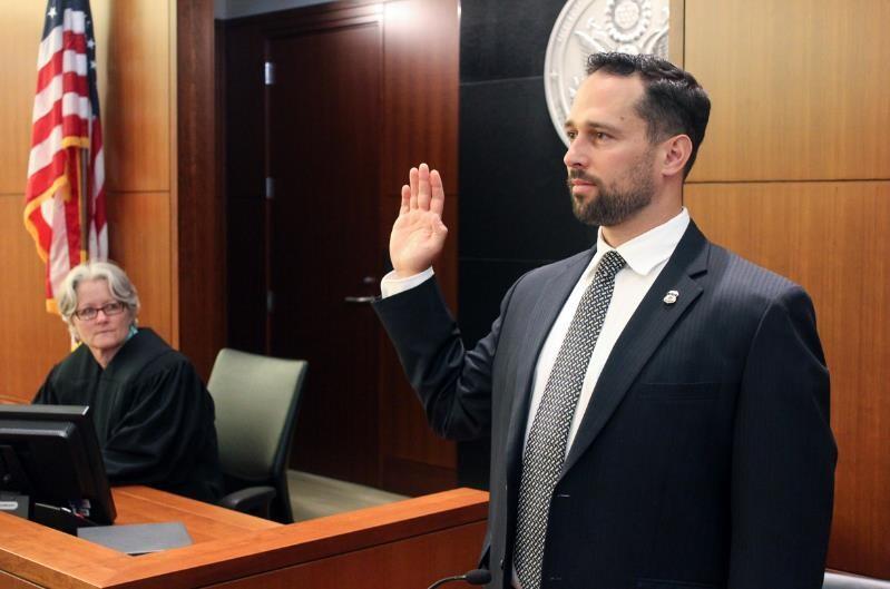 ICE agent swearing in to testify in court