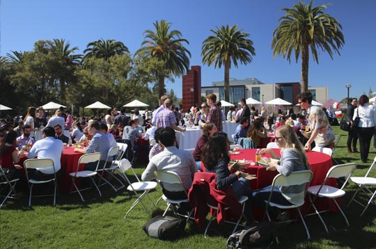 Prospective PhD students attend the Stanford Biosciences Resource Fair