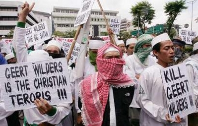 http://steynian.files.wordpress.com/2008/03/kill_geert_wilders_muslims_indonesia.jpg