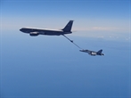 A Canadian NORAD Region (CANR) CF-18 Hornet refuels from a United States Air
Force (USAF) KC-135 Stratotanker during Exercise VIGILANT SHIELD  17-1. The
exercise took place between June 15 and 16, 2017 and allowed CANR crews to
practice intercept and escort procedures with USAF bombers.  
