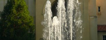 Fountain in front of MemAud