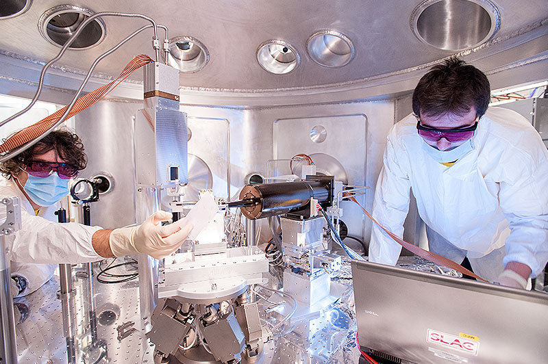 Photo: SLAC researchers investigate matter in extreme conditions