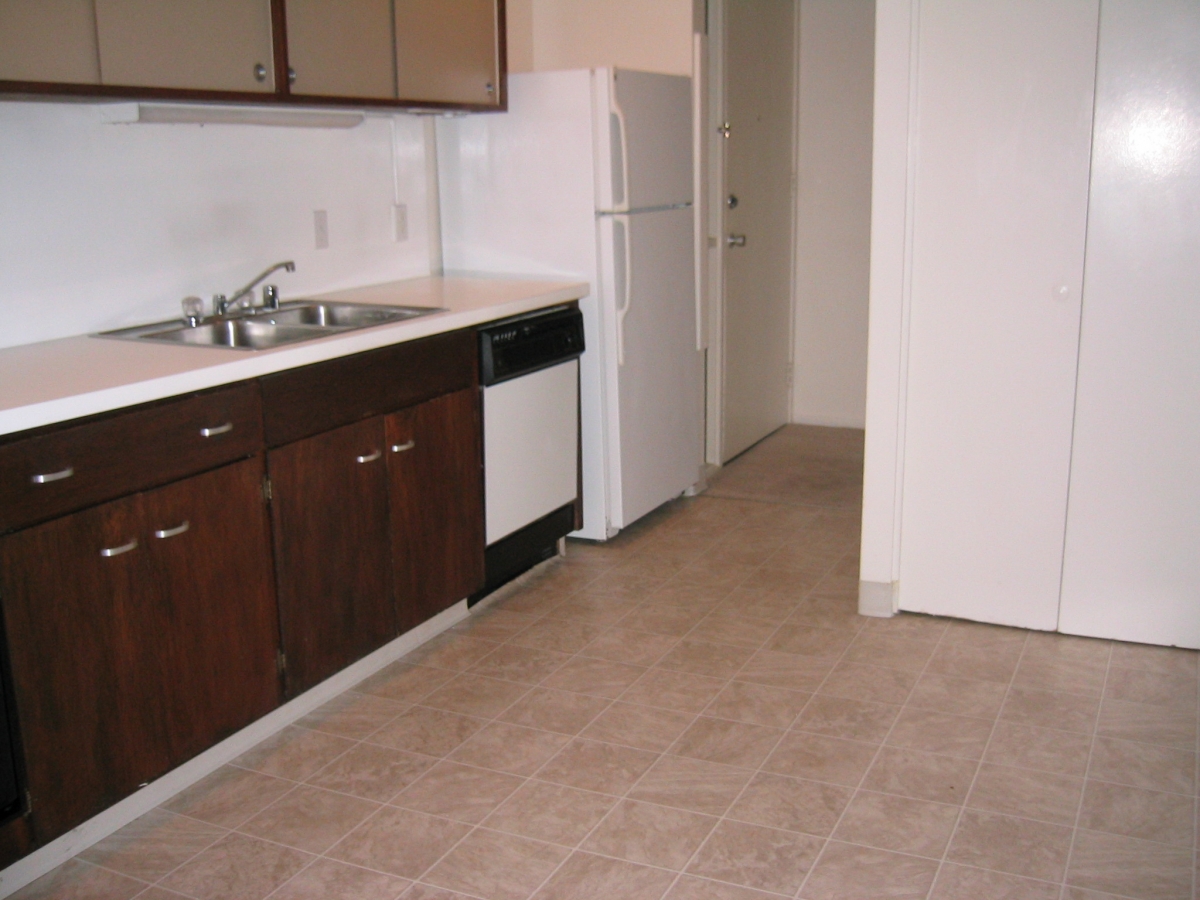 Arastradero West Apartments - Kitchen