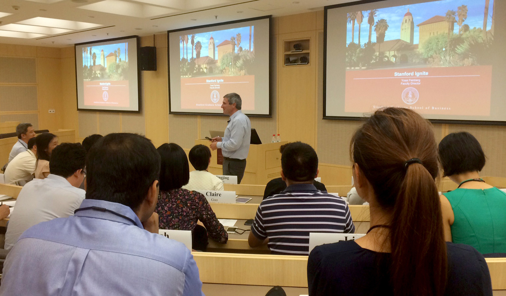 Yossi Feinberg teaching in an Ignite class