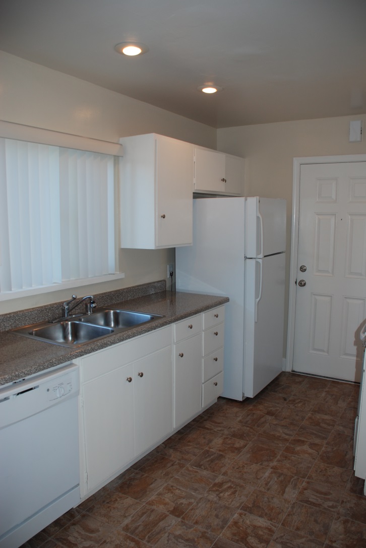 Middle Park Apartments - Kitchen