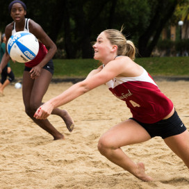 Sophomore Kelsey Humphreys (right) and partner Catherine Raquel delivered a decisive 21-18, 21-5 victory for Stanford en route to a 5-0 win for the Cardinal over San Jose State. (BOB DREBIN/isiphoto.com)