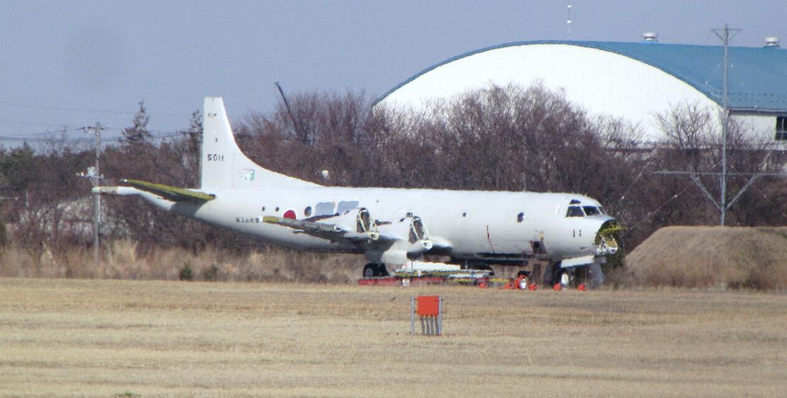 大雪で破壊された厚木基地のＰ３Ｃ