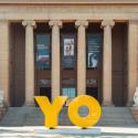 An image of the façade of the Cantor Arts Center with the OY/YO sculpture at the front