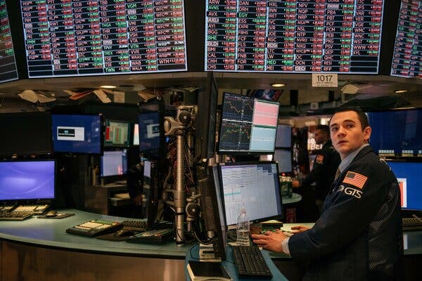 Traders at the New York Stock Exchange on Feb. 25. By the next day, stocks had fallen nearly 300 points from the previous week.
